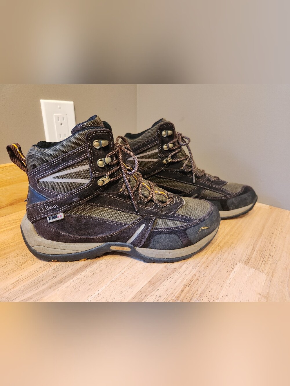 L.L.Bean Men's Waterproof Hiking Boots Size 11.5